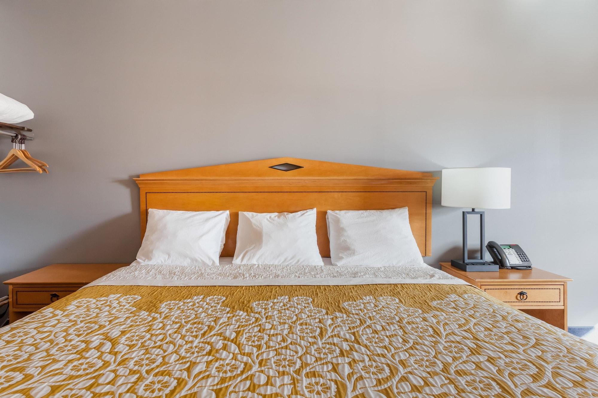 Days Inn & Suites By Wyndham Lancaster Amish Country Mountville Dış mekan fotoğraf