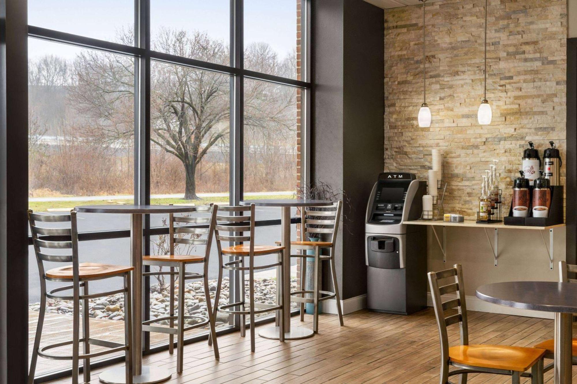 Days Inn & Suites By Wyndham Lancaster Amish Country Mountville Dış mekan fotoğraf